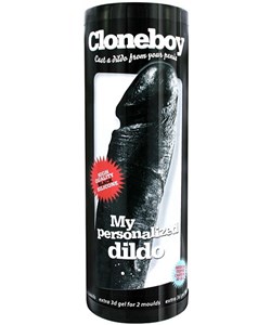 Cloneboy: Svart Dildo, Penisavgjutning